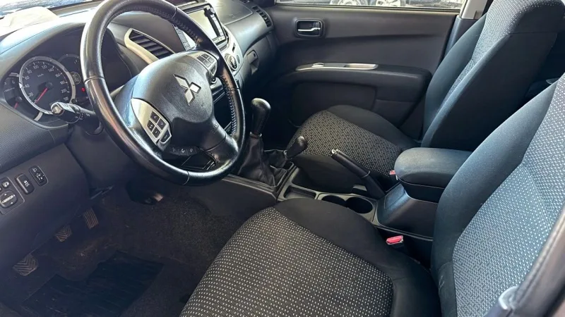 Mitsubishi L200 2.4 DI-D CD Instyle Strakar 4WD, fotografia 13