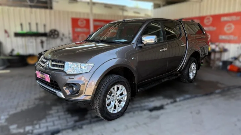 Mitsubishi L200 2.4 DI-D CD Instyle Strakar 4WD, fotografia 22