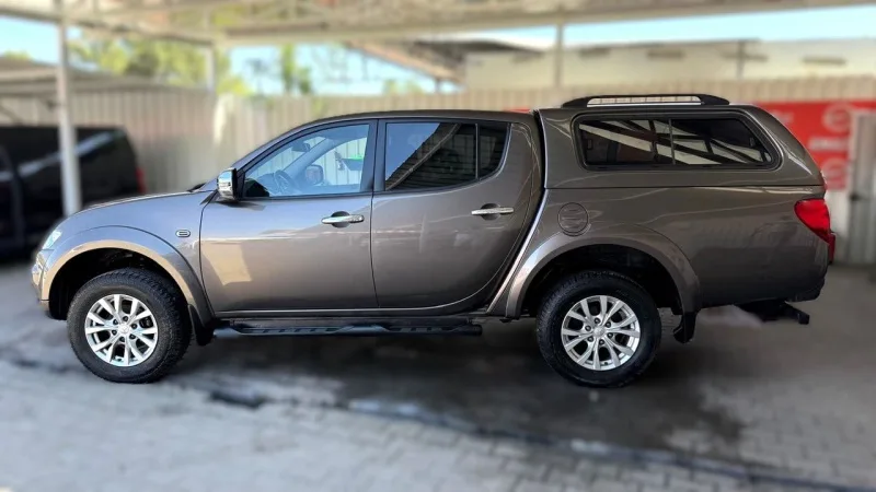 Mitsubishi L200 2.4 DI-D CD Instyle Strakar 4WD, fotografia 12