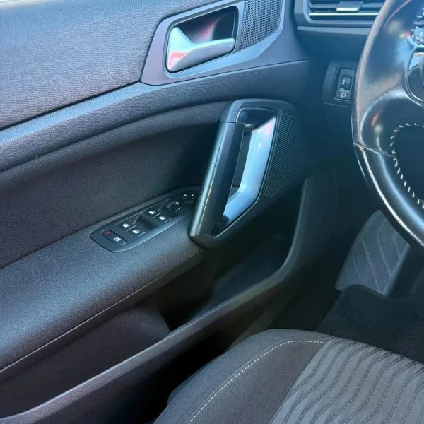 Peugeot 308 1.6 e-HDi Active J17, fotografia 8