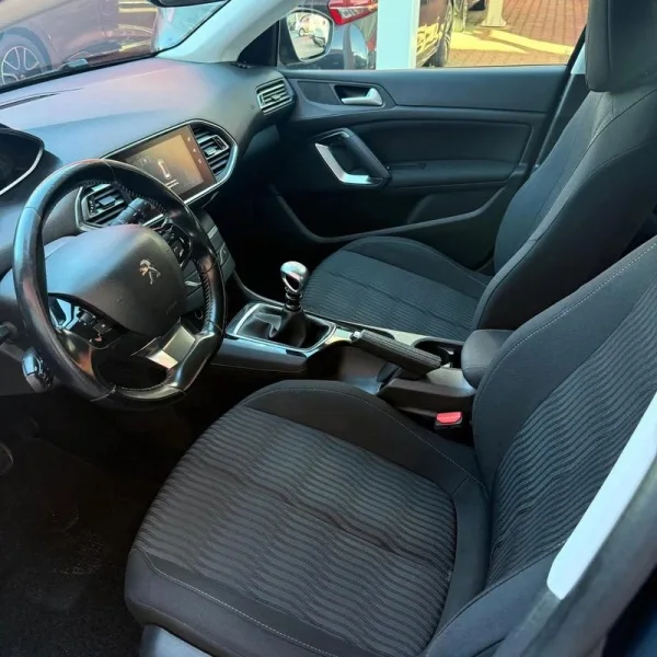 Peugeot 308 1.6 e-HDi Active J17, fotografia 5