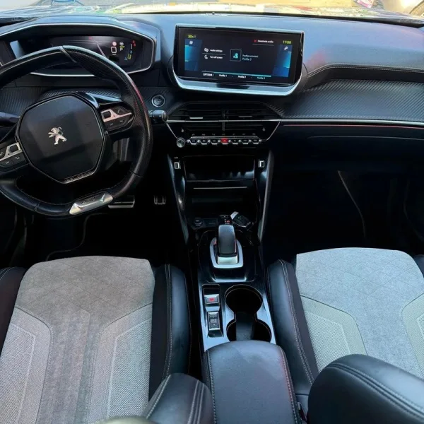 Peugeot e-2008 50 kWh GT Line, fotografia 6