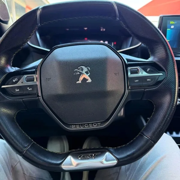 Peugeot e-2008 50 kWh GT Line, fotografia 12