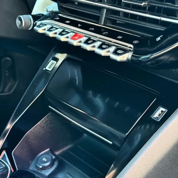 Peugeot e-2008 50 kWh GT Line, fotografia 16