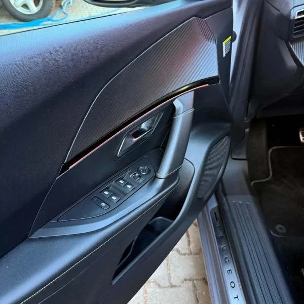 Peugeot e-2008 50 kWh GT Line, fotografia 10