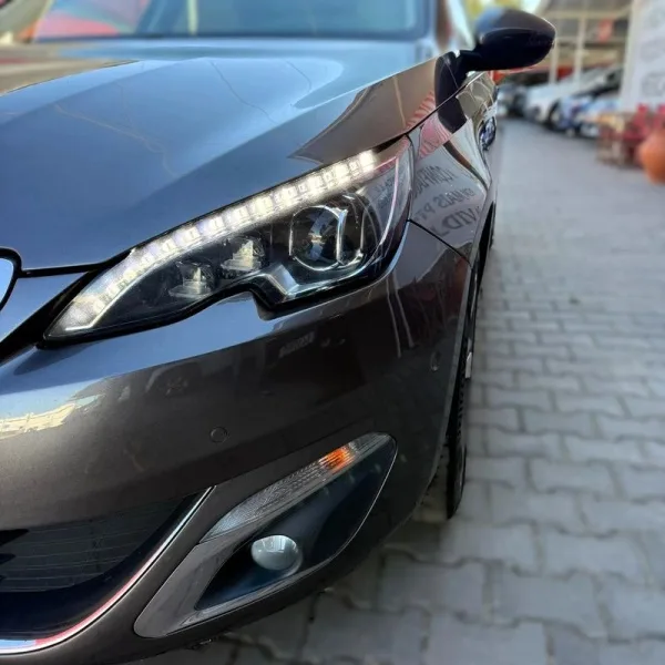 Peugeot 308 1.6 BlueHDi Allure J18, fotografia 11